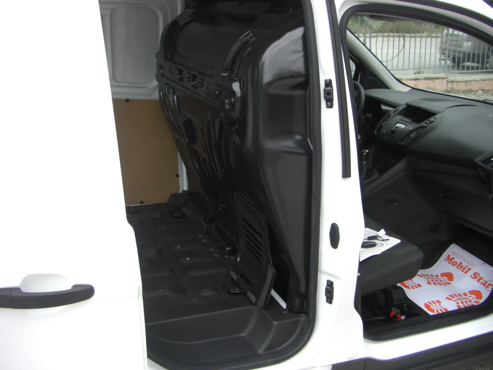 Ford Connect TRANZIT 1.5tdci 3MECTA EURO 6B, снимка 14 - Автомобили и джипове - 54961030