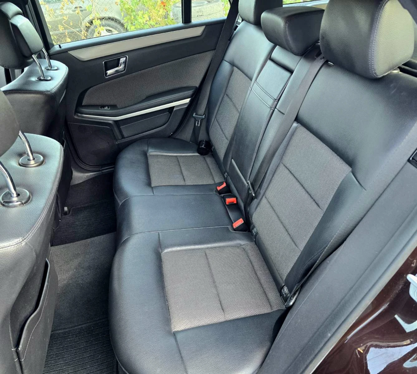 Mercedes-Benz E 250 УНИКАТ/AVANTGARDE/LED, снимка 13 - Автомобили и джипове - 55261051