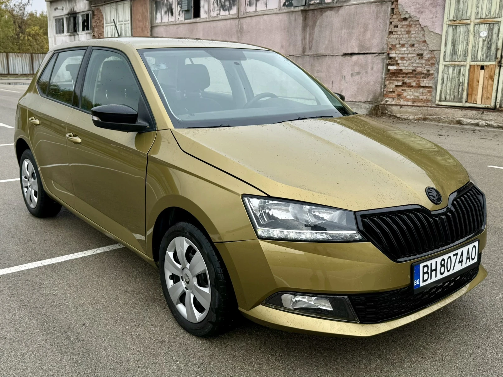 Skoda Fabia ГАЗ 1.0 MPI, снимка 2 - Автомобили и джипове - 56730692
