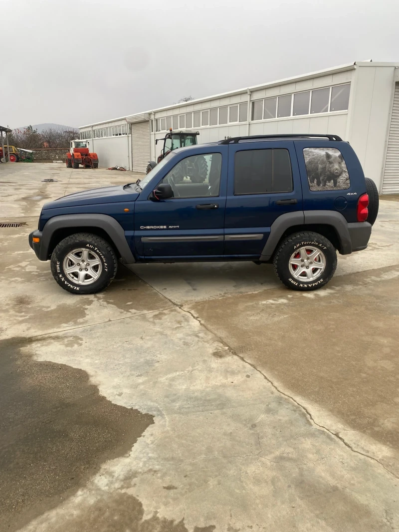 Jeep Cherokee, снимка 2 - Автомобили и джипове - 48238059