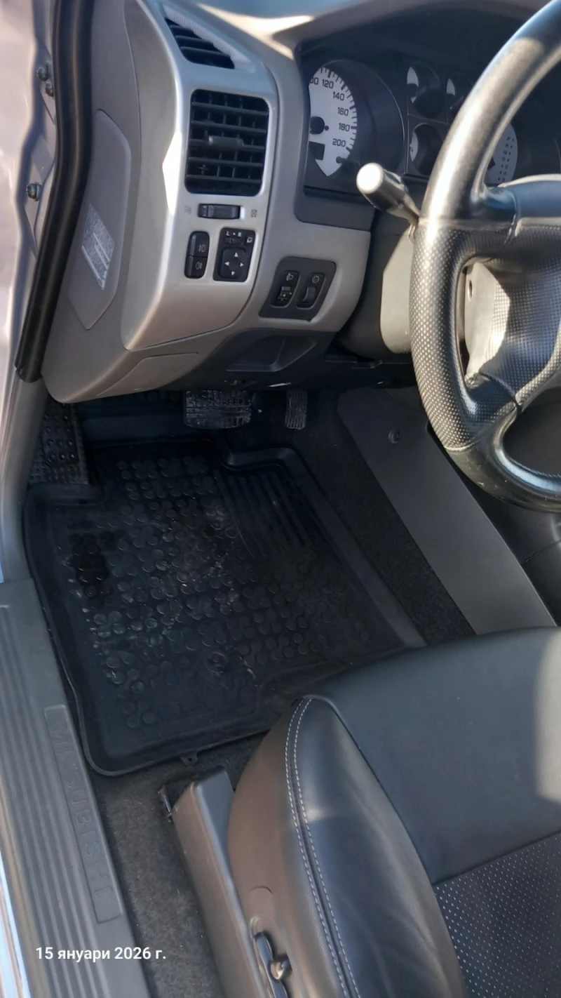 Mitsubishi Pajero, снимка 15 - Автомобили и джипове - 53114575