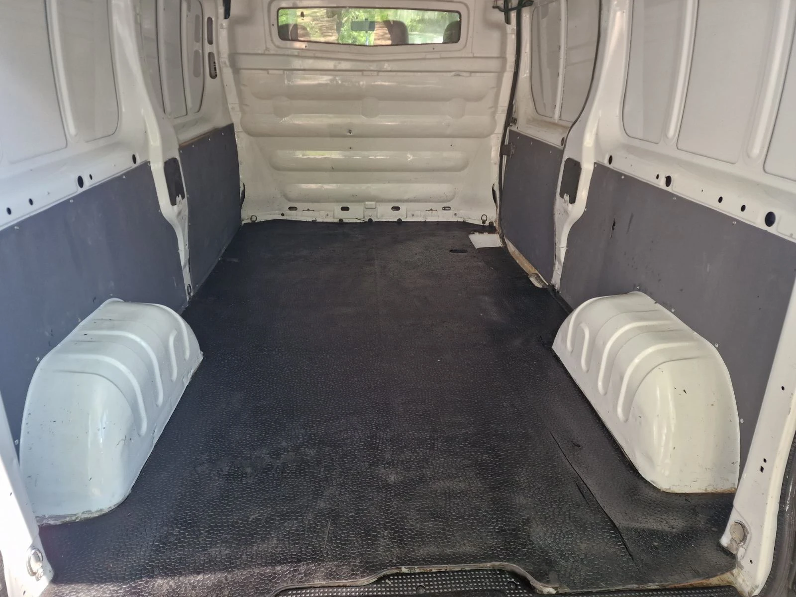 Opel Vivaro 2.0TD - изображение 5