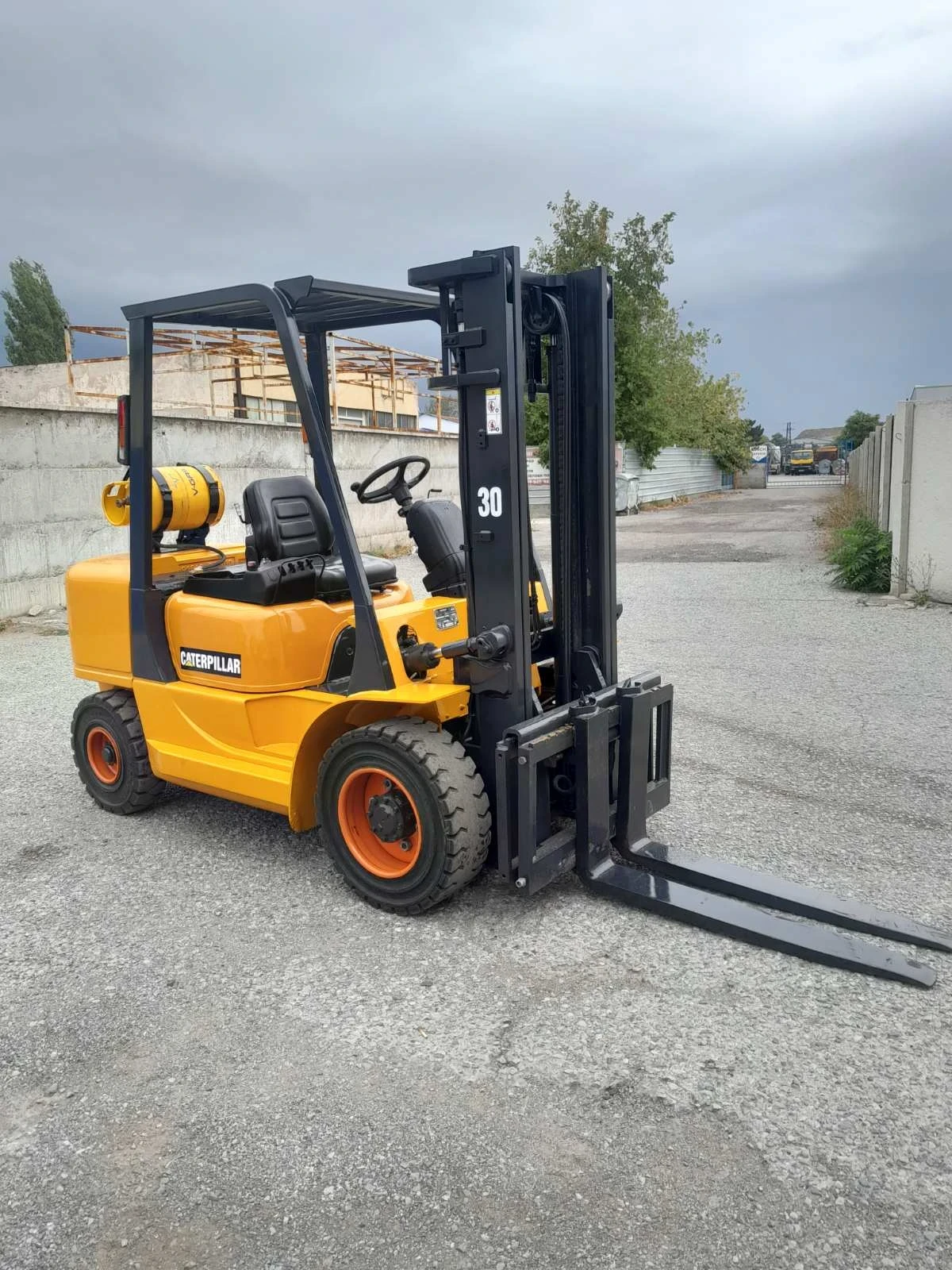 ������� Cat ��� 3.0���� | Mobile.bg � ����������� 3