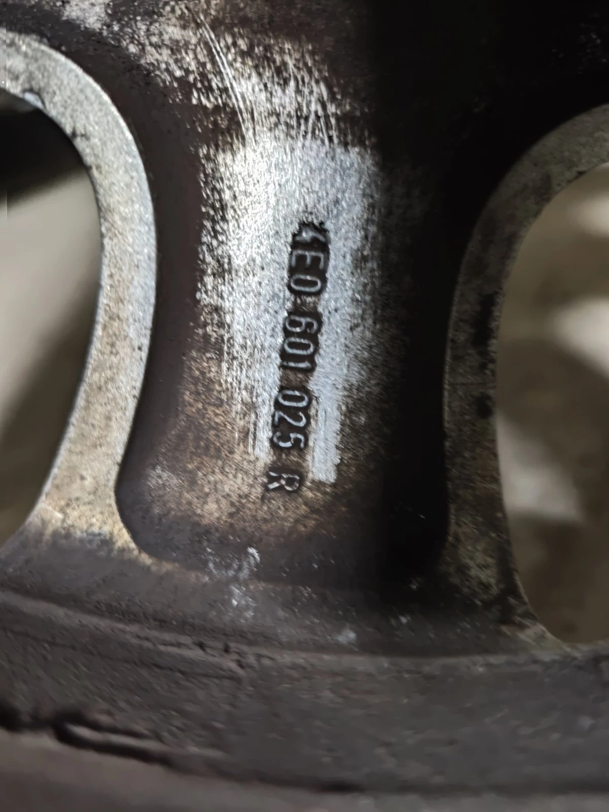    235/55R17  Audi A8 | Mobile.bg   4