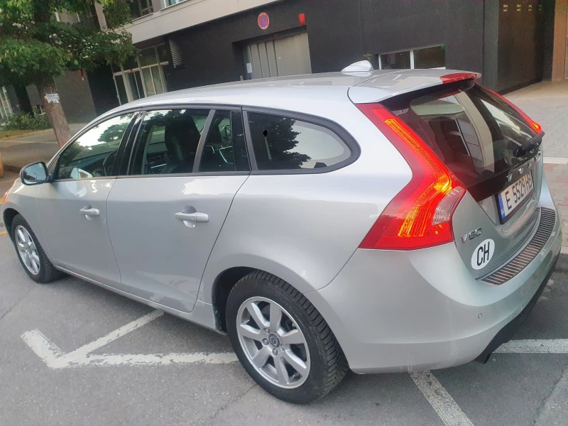 Volvo V60, снимка 4 - Автомобили и джипове - 47224085