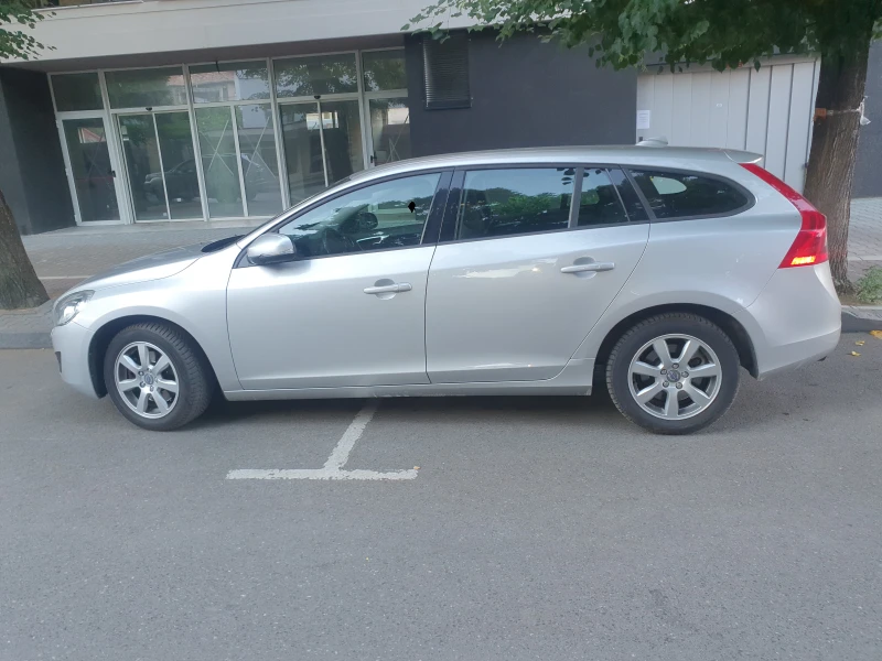 Volvo V60, снимка 12 - Автомобили и джипове - 47224085