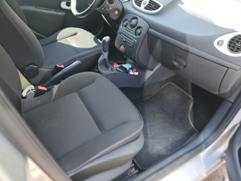 Renault Clio, снимка 6 - Автомобили и джипове - 46607357