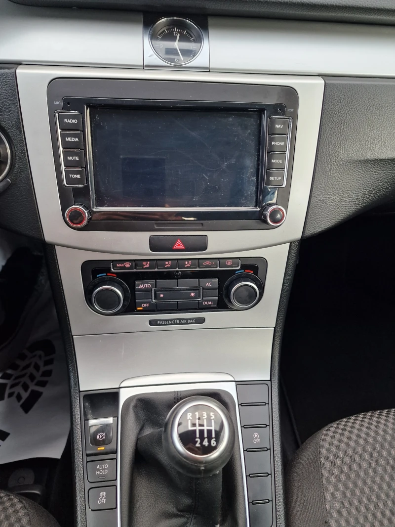 VW Passat 1.6 TDI, снимка 9 - Автомобили и джипове - 52413663