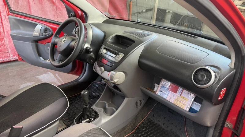 Toyota Aygo 1.0 бензин, снимка 8 - Автомобили и джипове - 52850416