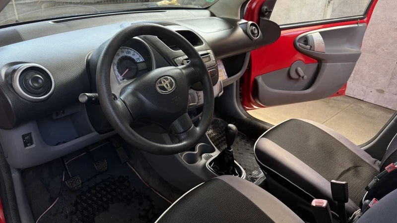 Toyota Aygo 1.0 бензин, снимка 7 - Автомобили и джипове - 52850416
