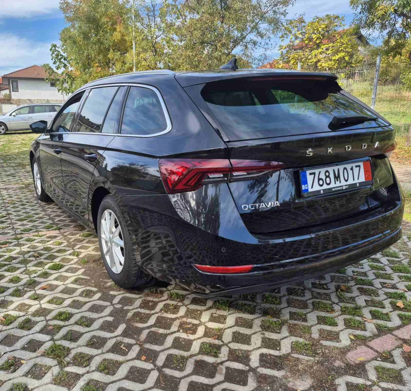 Skoda Octavia COMBI 2.0 TDI First Edition, снимка 5 - Автомобили и джипове - 52275618