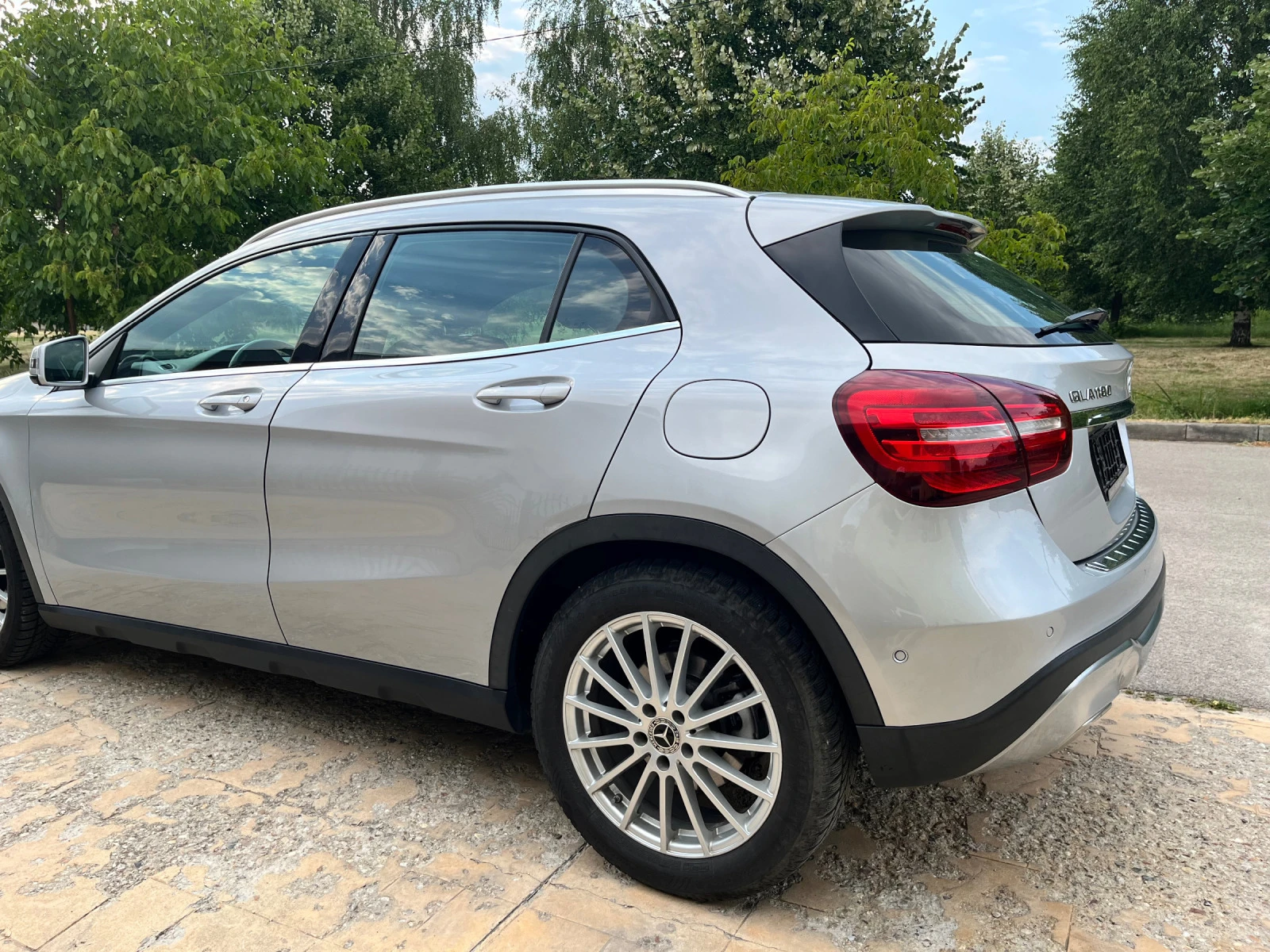 Mercedes-Benz GLA 180  - изображение 5