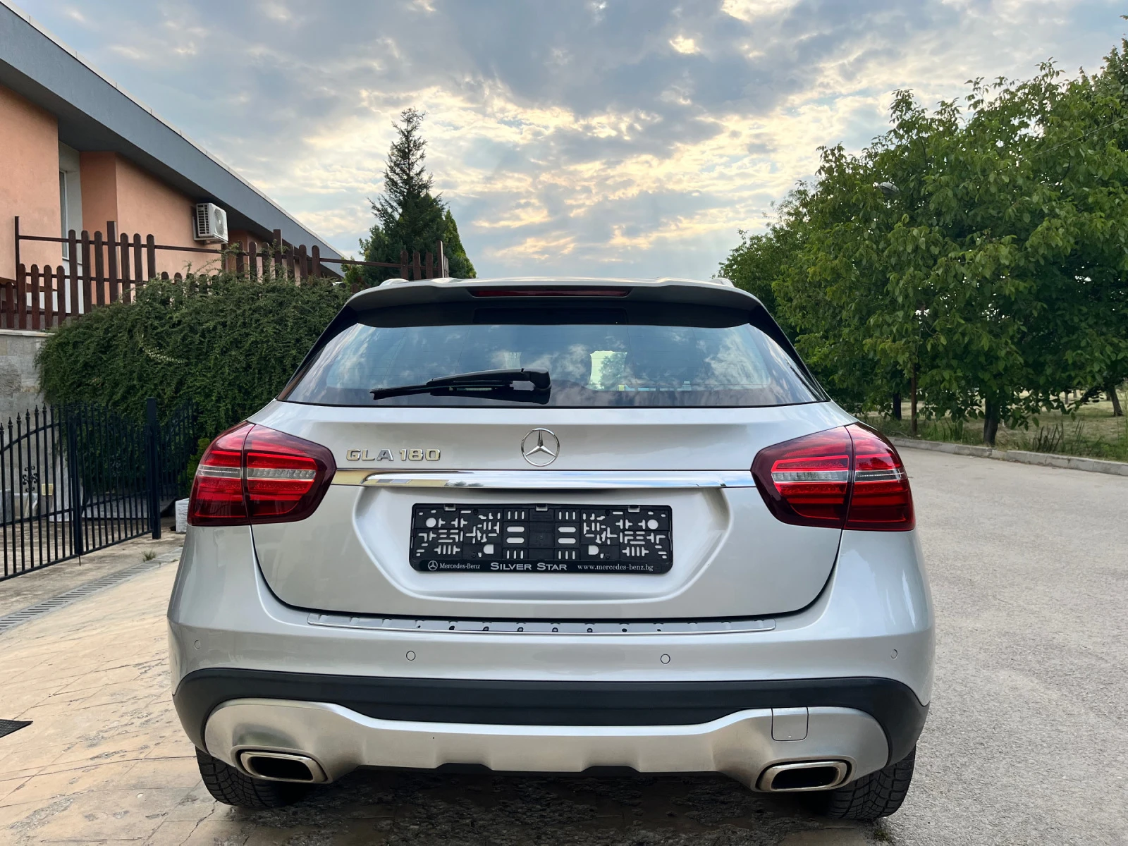 Mercedes-Benz GLA 180  - изображение 6