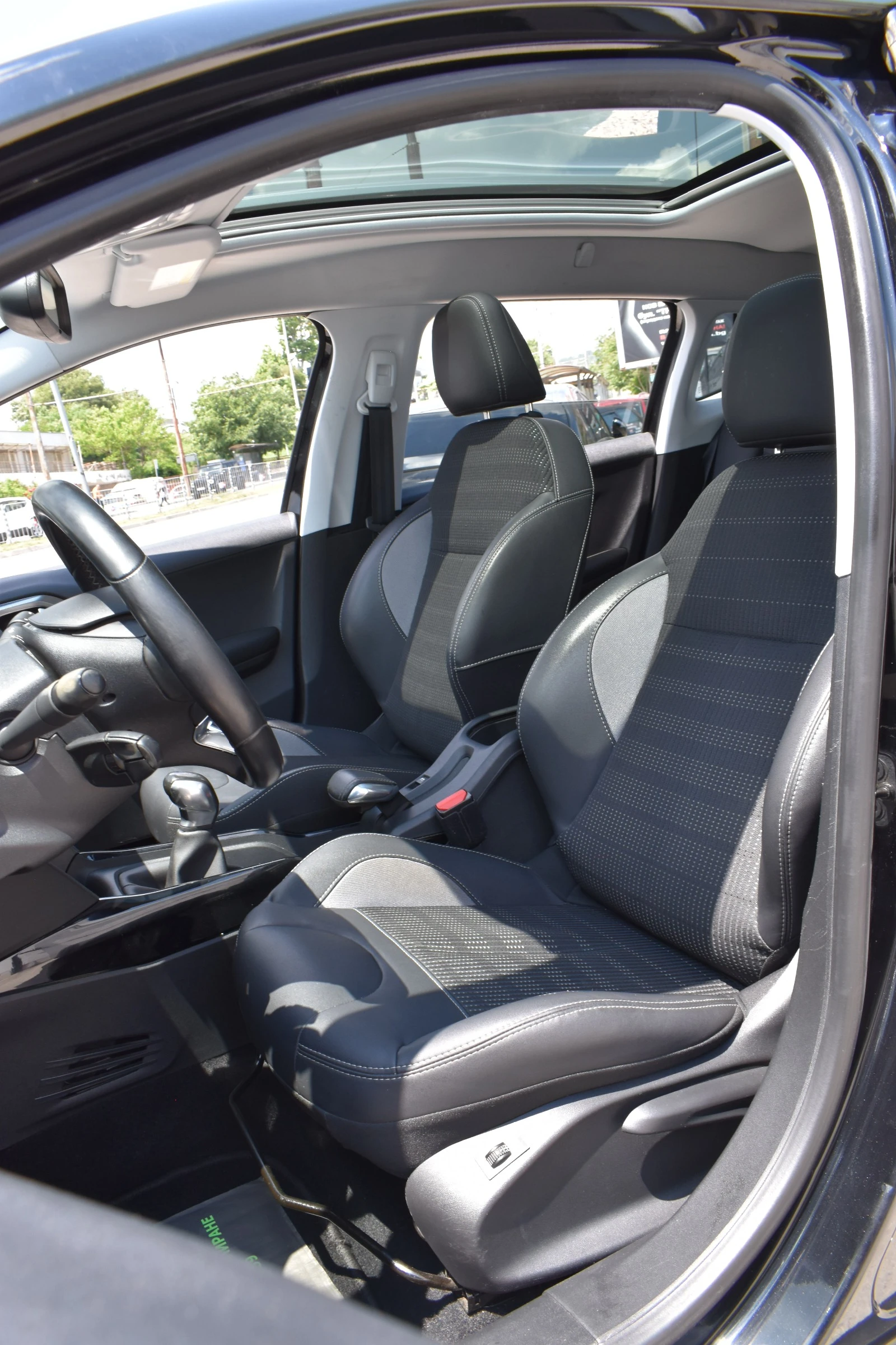 Peugeot 2008 1.6HDI* ALLURE* PANORAMA - изображение 10