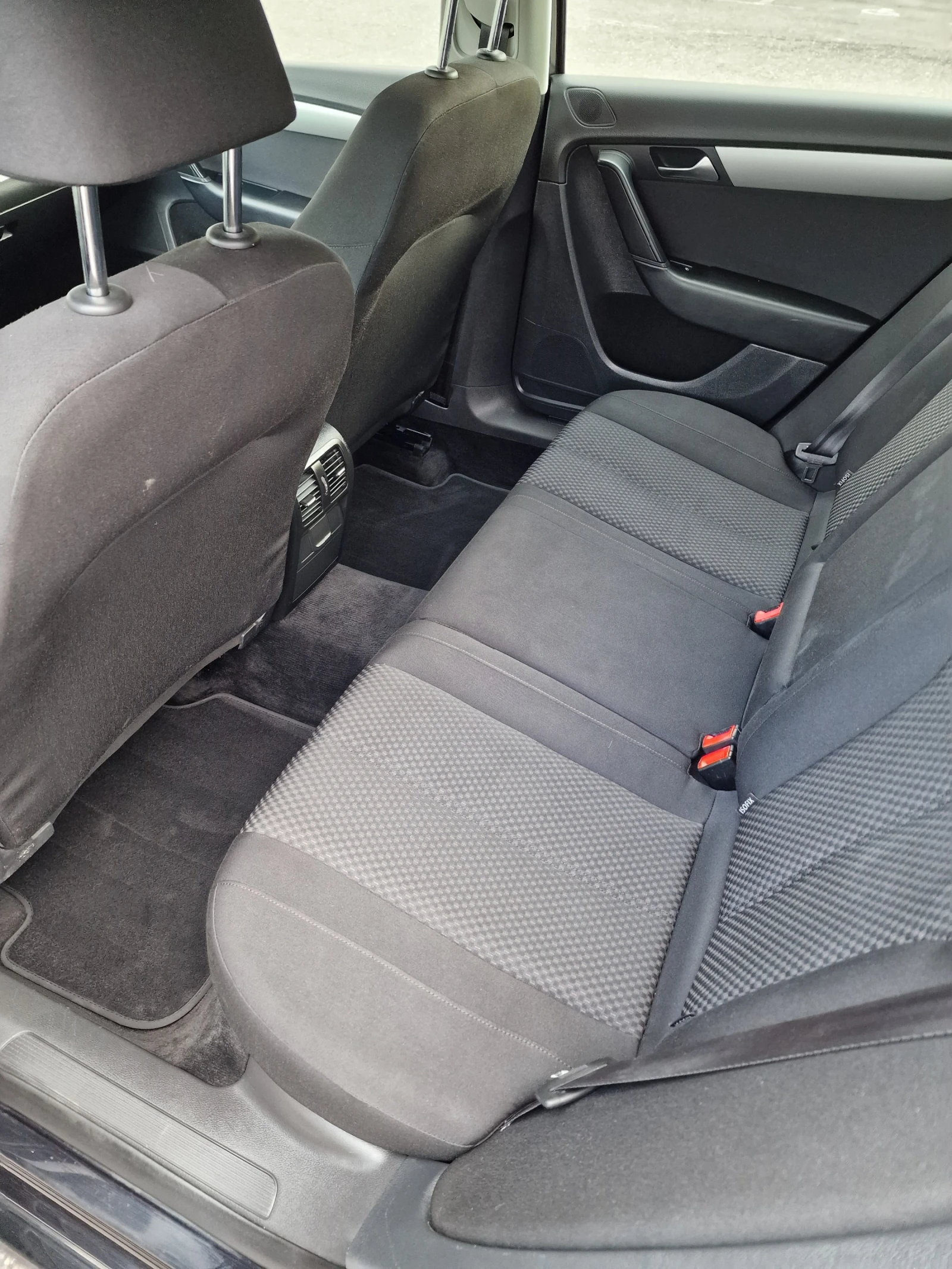 VW Passat 1.6 TDI - изображение 10