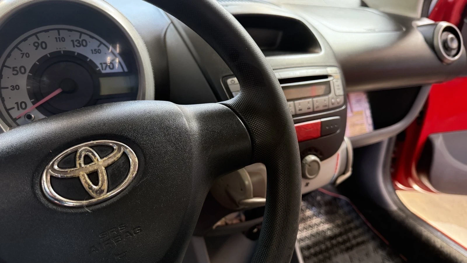 Toyota Aygo 1.0 бензин - изображение 2