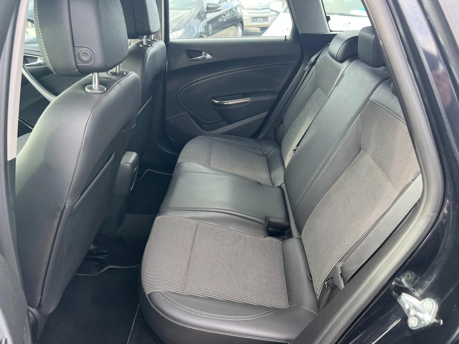 Opel Astra 1.7 CDTI, снимка 13 - Автомобили и джипове - 53957282