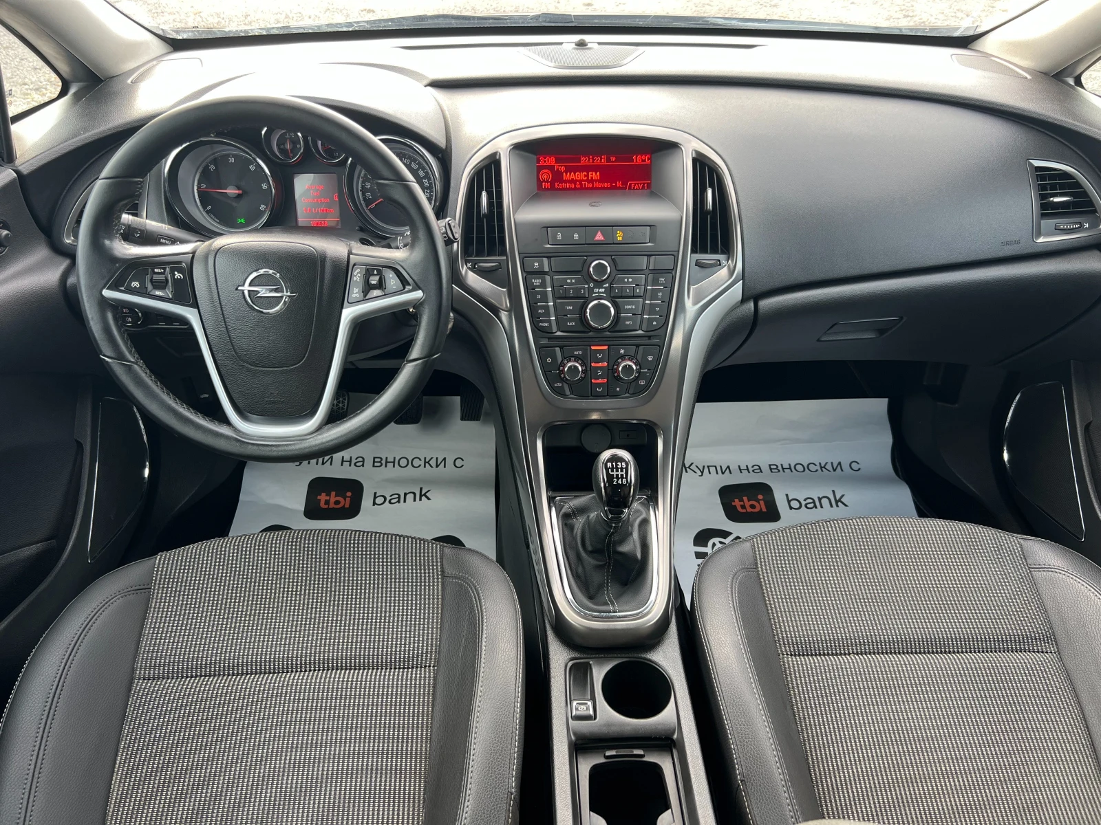 Opel Astra 1.7 CDTI, снимка 11 - Автомобили и джипове - 53957282