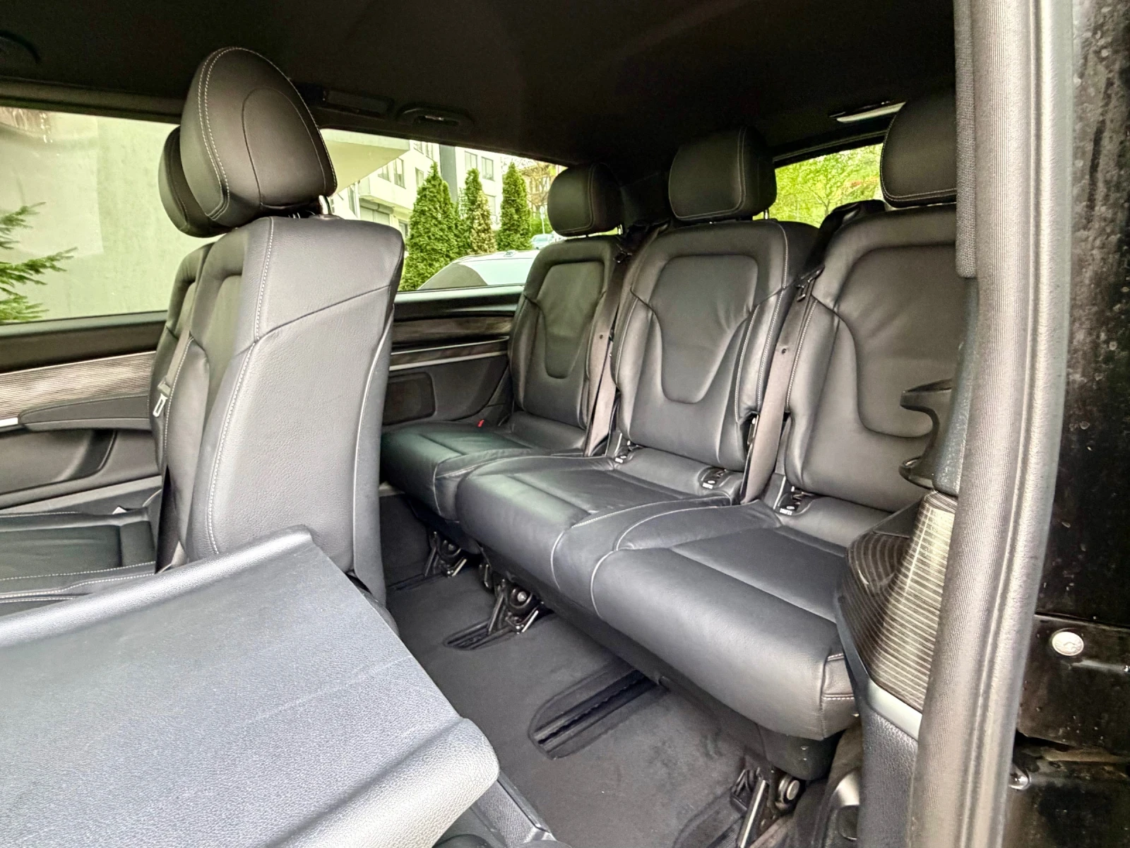 Mercedes-Benz V 300 AMG 300d EXTRA LONG FACELIFT, снимка 11 - Автомобили и джипове - 54024264