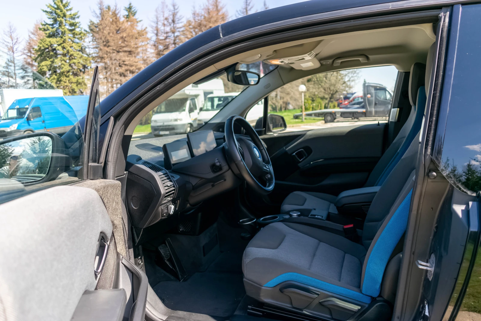 BMW i3 Sportpaket H/K CarPlay Adaptive Led Keyless, снимка 11 - Автомобили и джипове - 54098614