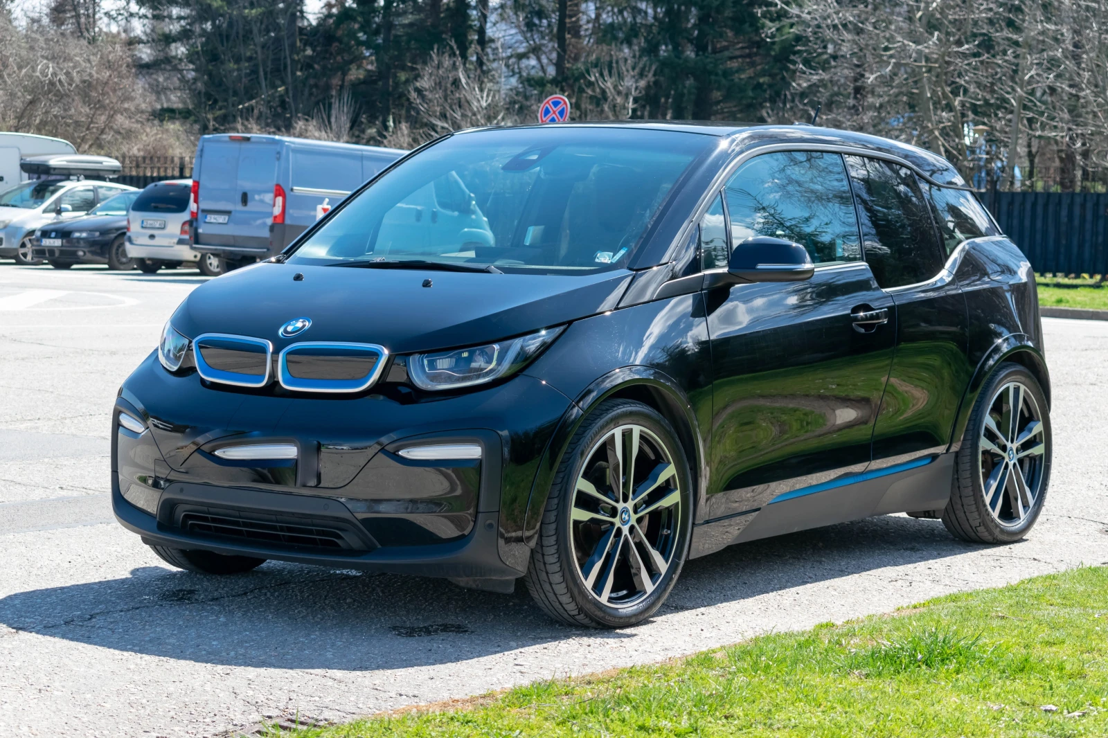 BMW i3 Sportpaket H/K CarPlay Adaptive Led Keyless, снимка 2 - Автомобили и джипове - 54098614