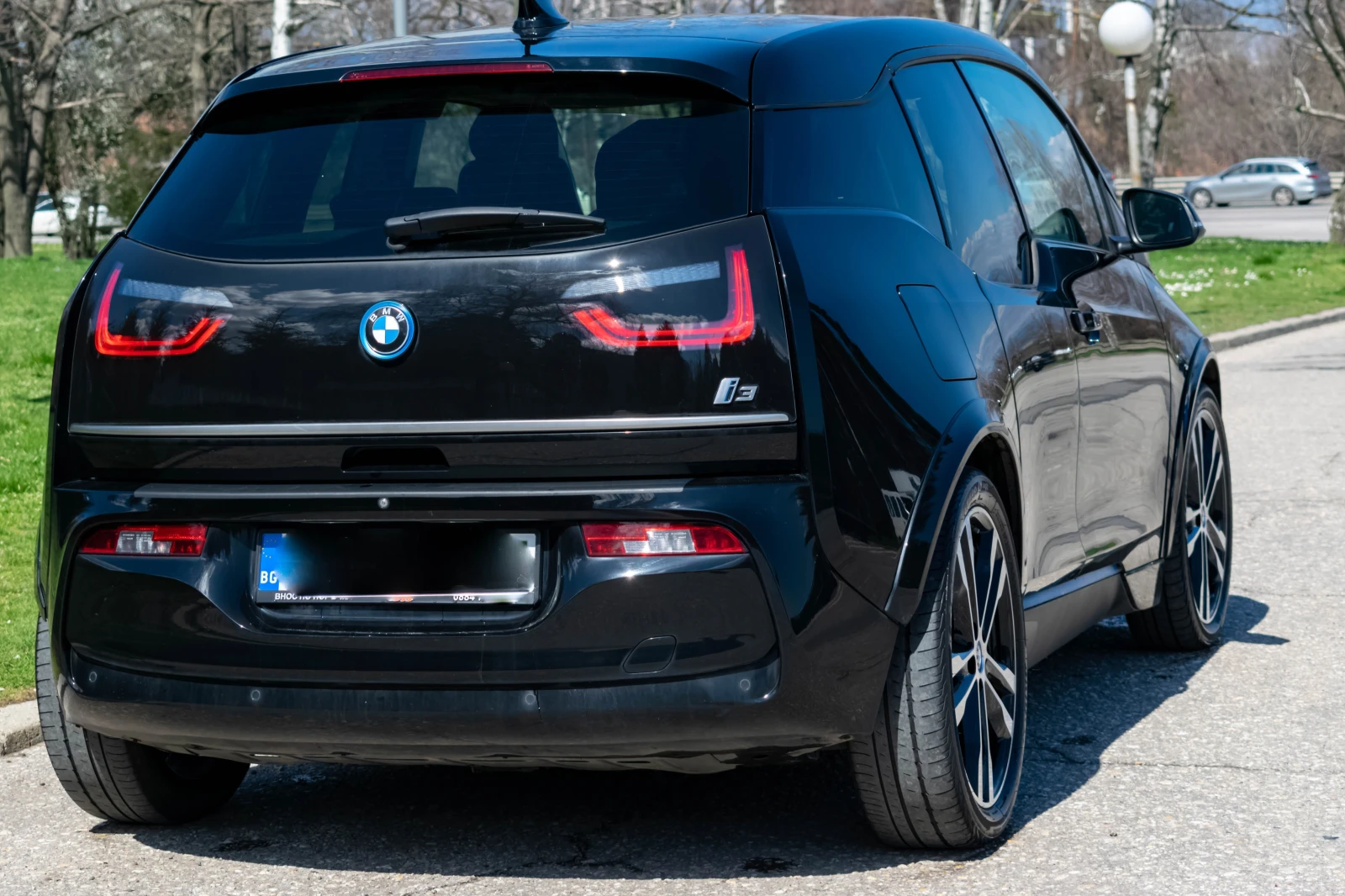 BMW i3 Sportpaket H/K CarPlay Adaptive Led Keyless, снимка 7 - Автомобили и джипове - 54098614