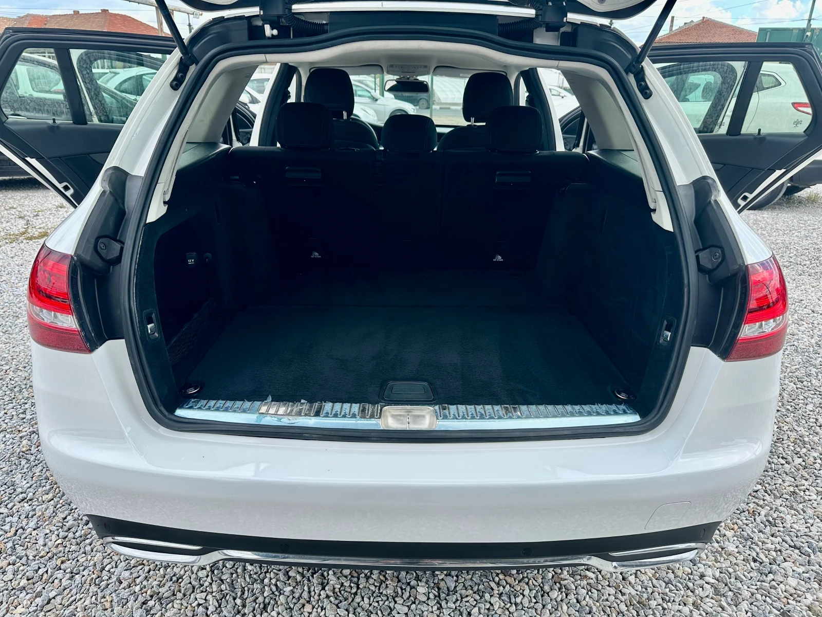 Mercedes-Benz C 220 2.2CDI* BLUETEC* 7G-TRONIC* NAVI* , снимка 10 - Автомобили и джипове - 54194285