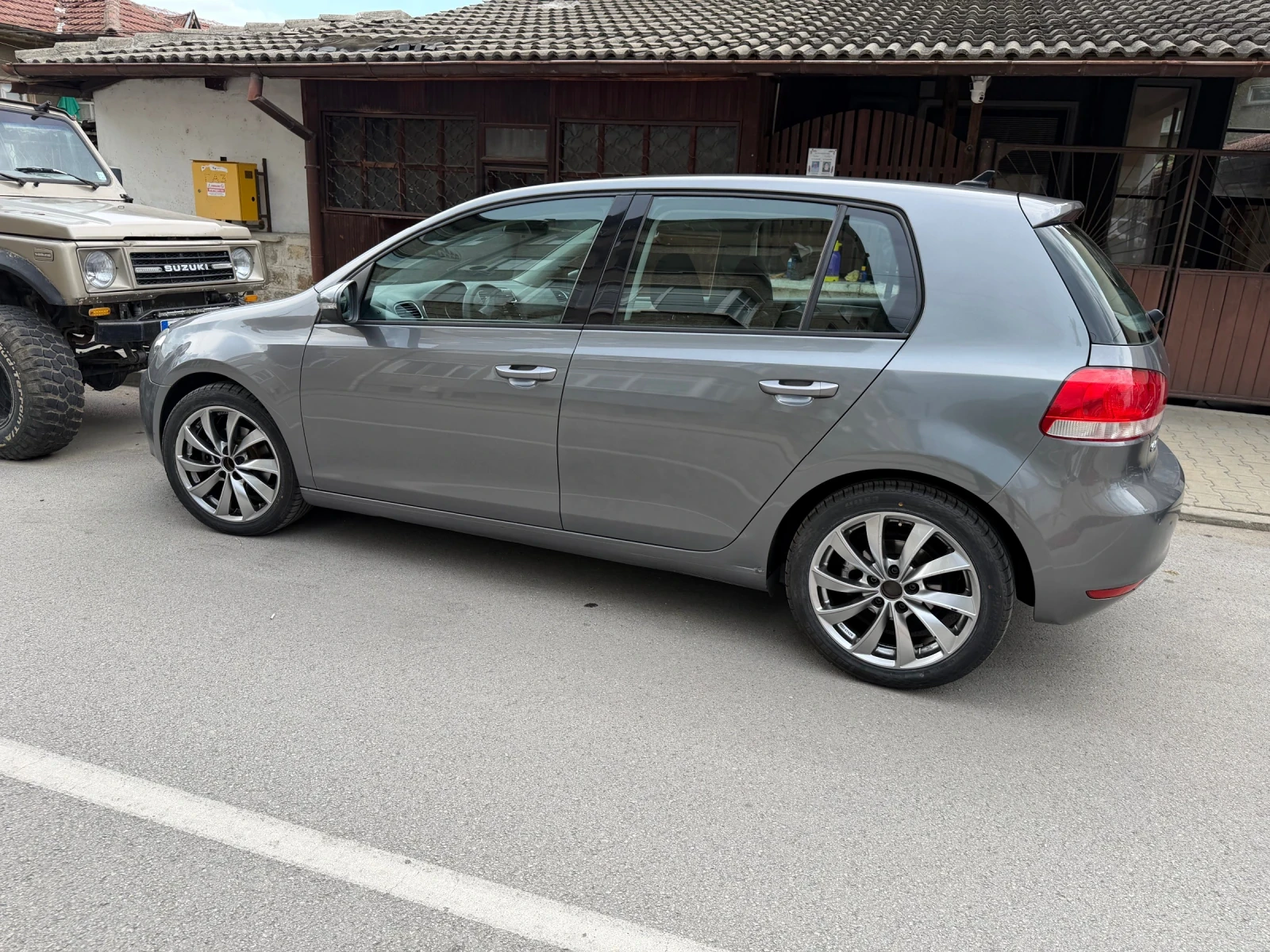 VW Golf 1.6 TDi / KLIMATRONIK, снимка 11 - Автомобили и джипове - 54875092