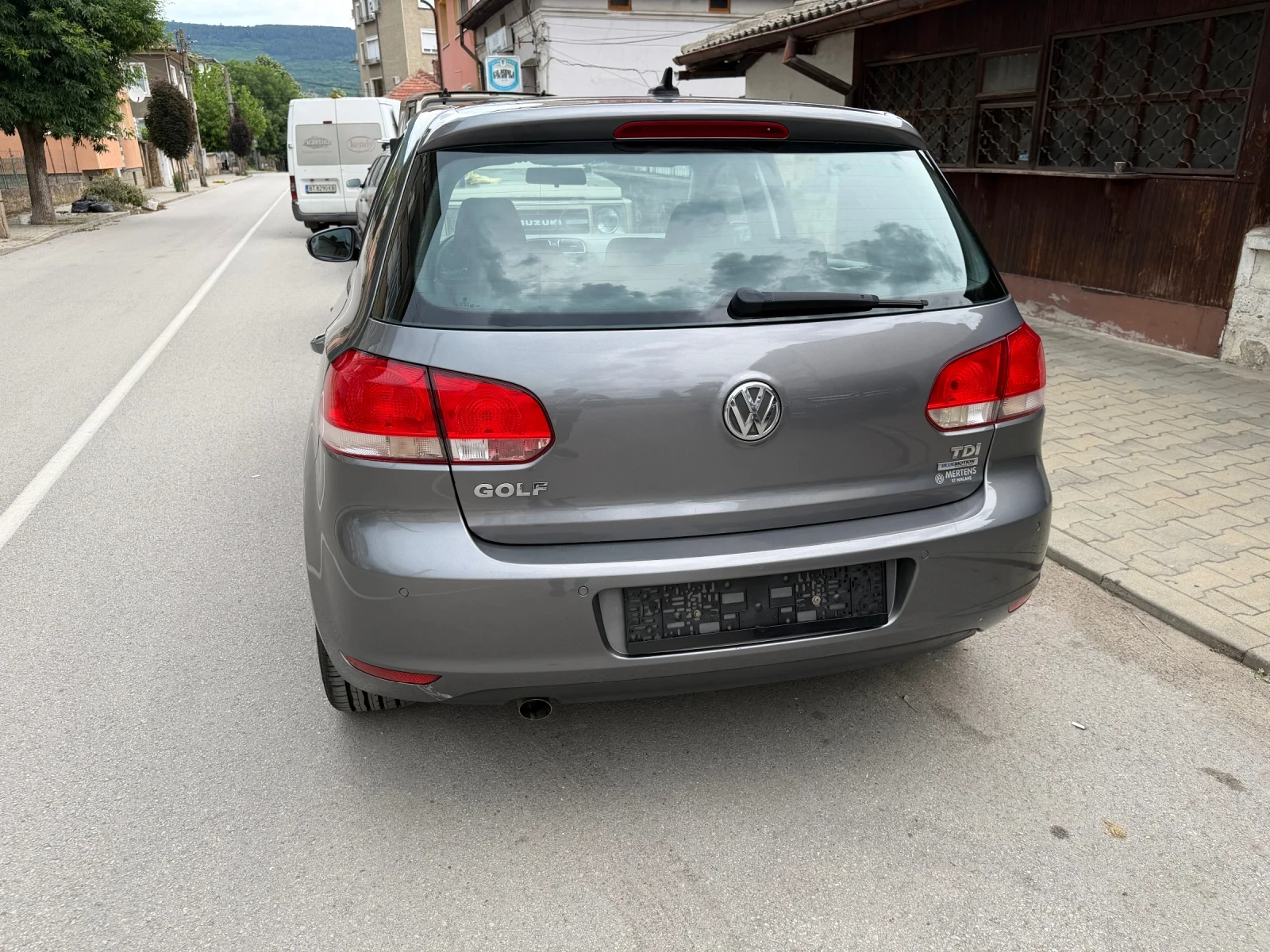 VW Golf 1.6 TDi / KLIMATRONIK, снимка 3 - Автомобили и джипове - 54875092