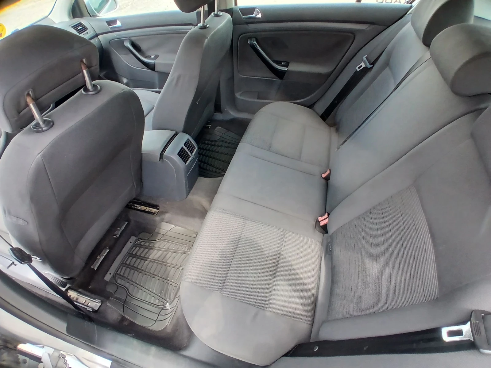 VW Golf 1.9 TDI 105 к.с., снимка 8 - Автомобили и джипове - 55408605