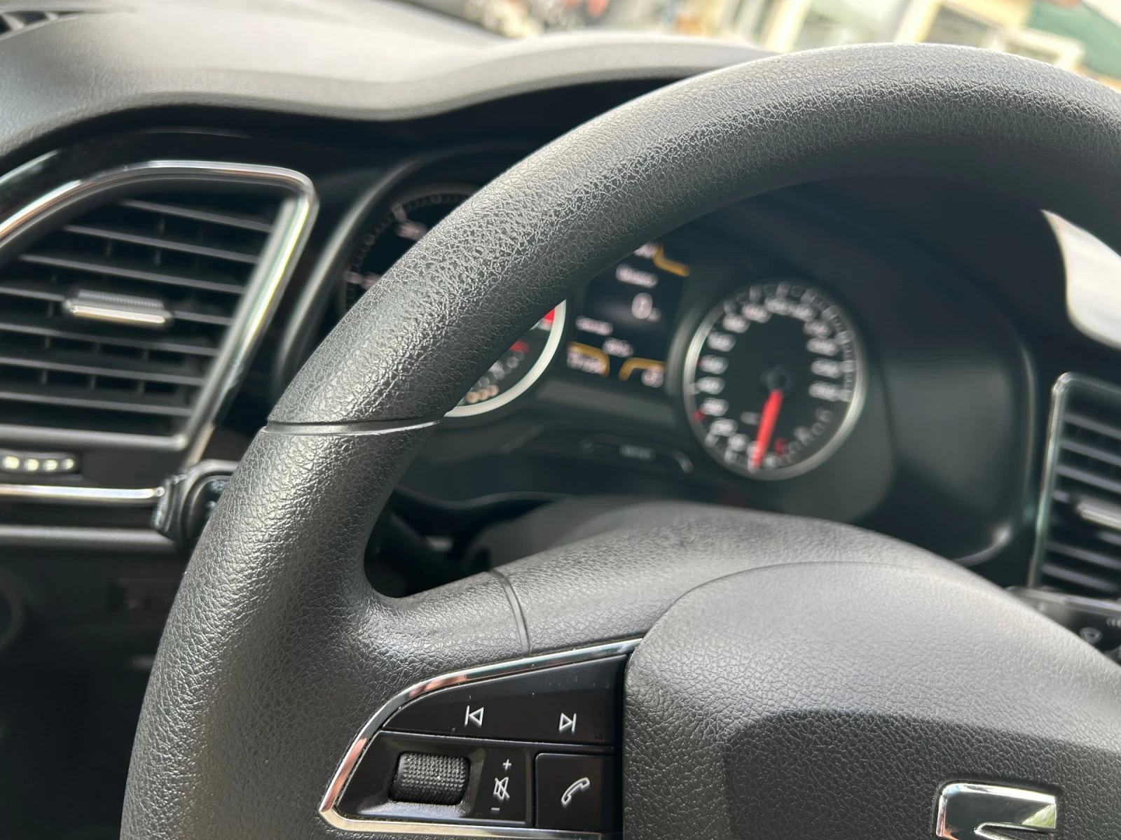 Seat Leon 1.6TDI ЕВРО 5 НАВИ, снимка 16 - Автомобили и джипове - 56183870