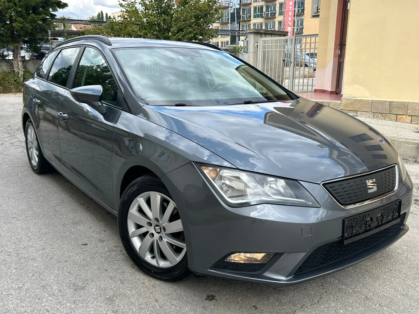 Seat Leon 1.6TDI ЕВРО 5 НАВИ, снимка 3 - Автомобили и джипове - 56183870