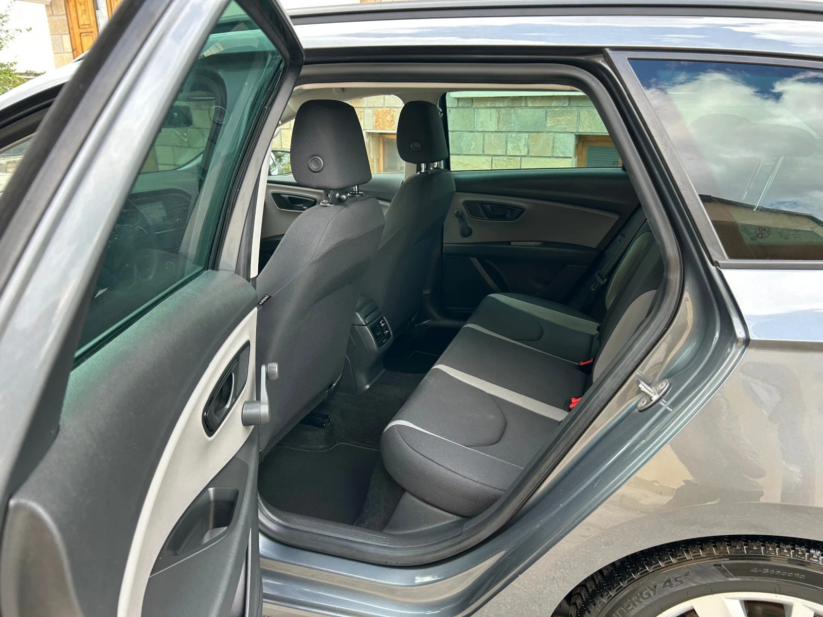 Seat Leon 1.6TDI ЕВРО 5 НАВИ, снимка 12 - Автомобили и джипове - 56183870