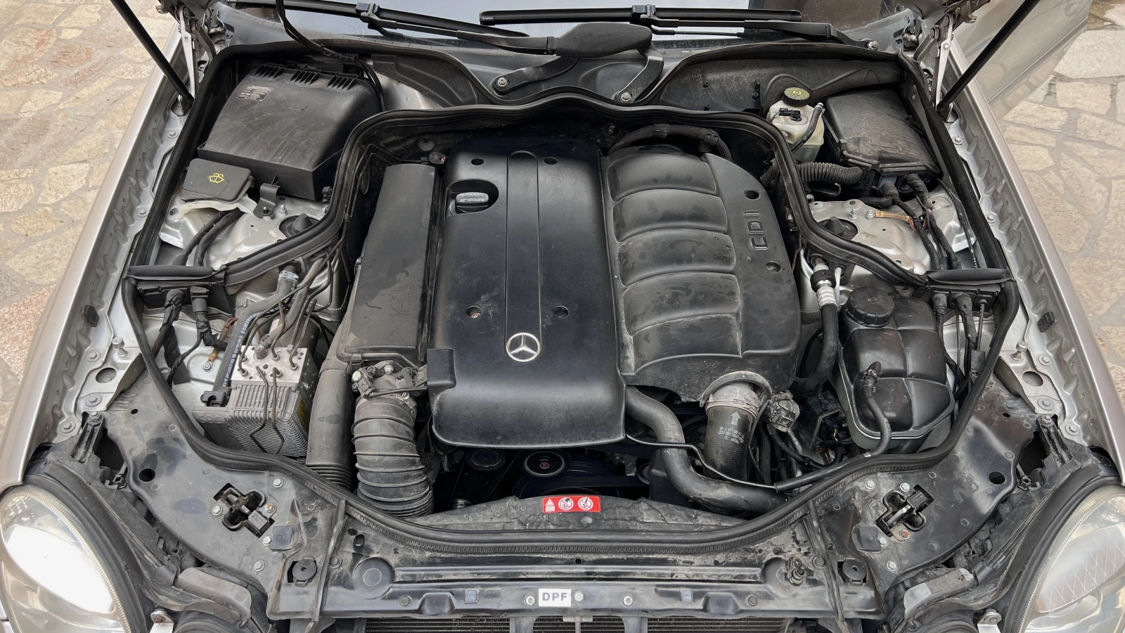 Mercedes-Benz E 220 CDI, снимка 14 - Автомобили и джипове - 56523419