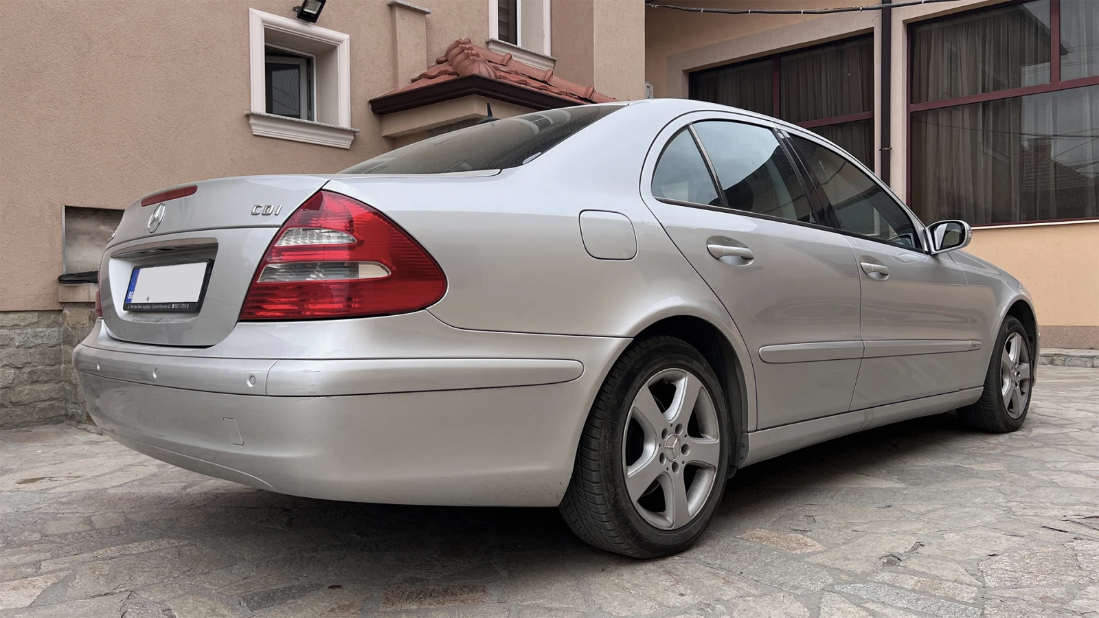 Mercedes-Benz E 220 CDI, снимка 5 - Автомобили и джипове - 56523419