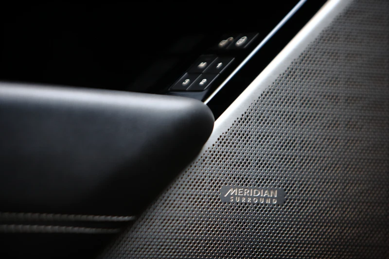 Land Rover Range Rover Velar, снимка 13 - Автомобили и джипове - 51803752