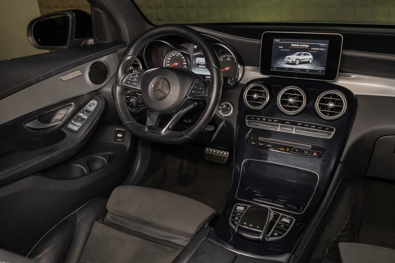 Mercedes-Benz GLE 250 D * AMG Line * 4MATIC * 9G-TRONIC * DISTRONIC, снимка 11 - Автомобили и джипове - 52628090