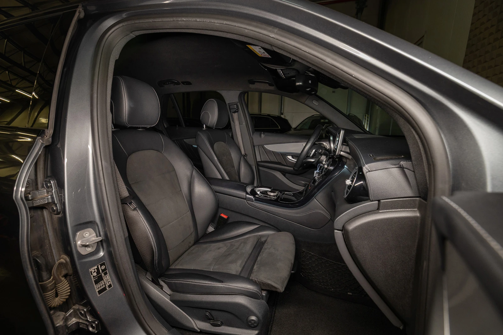 Mercedes-Benz GLE 250 D * AMG Line * 4MATIC * 9G-TRONIC * DISTRONIC - изображение 10