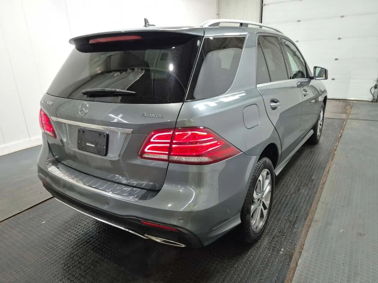 Mercedes-Benz GLE 400 AMG | ПАНО | 360 | BURMESTER | KEYLESS, снимка 3 - Автомобили и джипове - 53954906