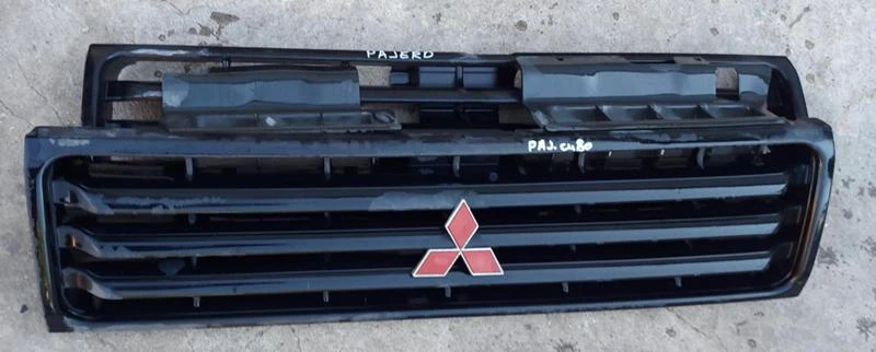 Решетка за Mitsubishi Pajero , снимка 1 - Части - 33836222