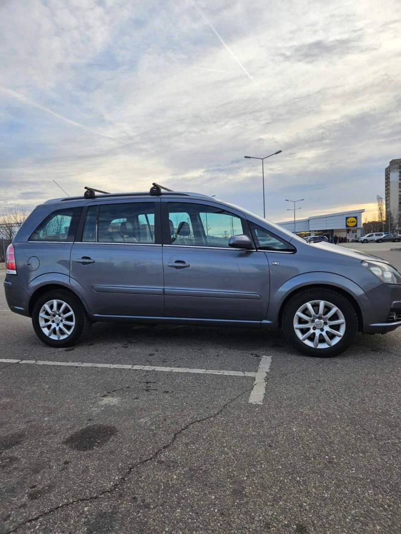 Opel Zafira фабричен метан - бензин , снимка 2 - Автомобили и джипове - 48632694