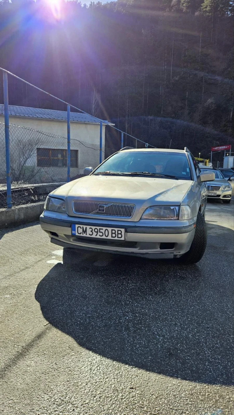 Volvo V40, снимка 1 - Автомобили и джипове - 48914328