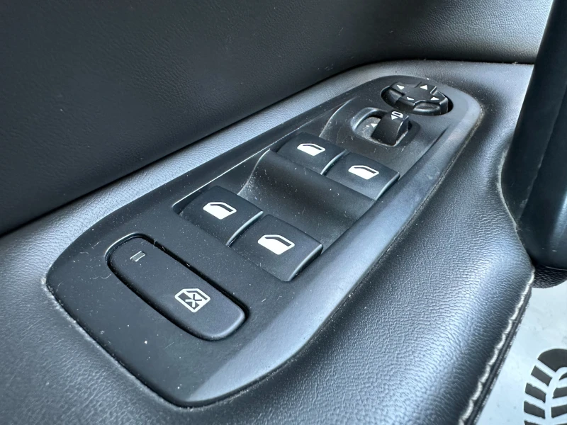 Peugeot 308 ГАРАНЦИЯ/GT Line/2.0hdi/Автомат/Панорама, снимка 15 - Автомобили и джипове - 50801431