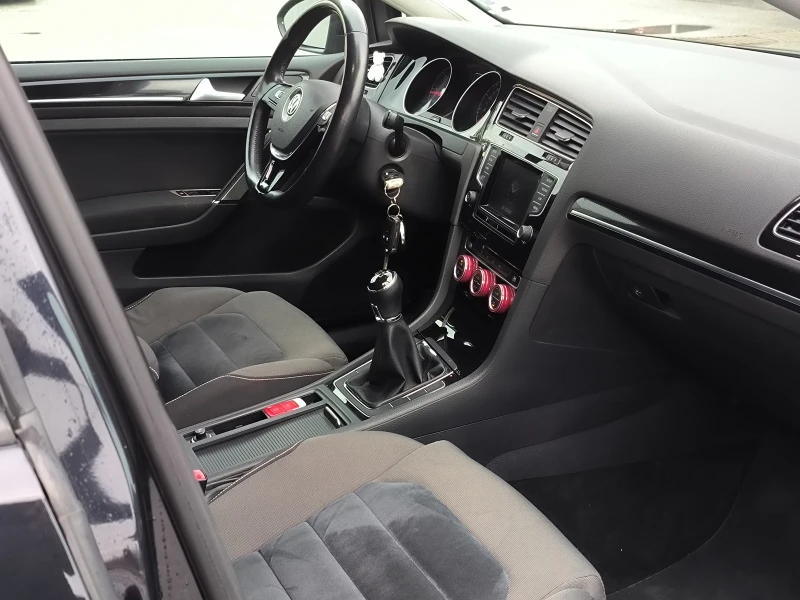 VW Golf 1.6 TDI Highline , снимка 11 - Автомобили и джипове - 53156000