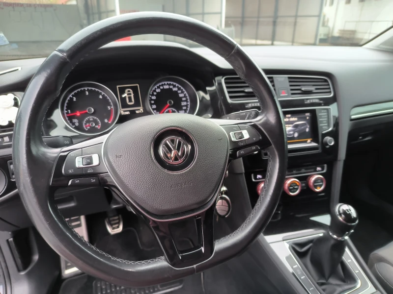 VW Golf 1.6 TDI Highline , снимка 8 - Автомобили и джипове - 53156000