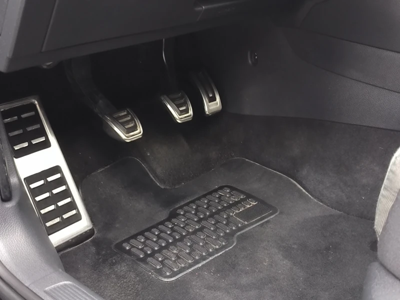 VW Golf 1.6 TDI Highline , снимка 12 - Автомобили и джипове - 53156000