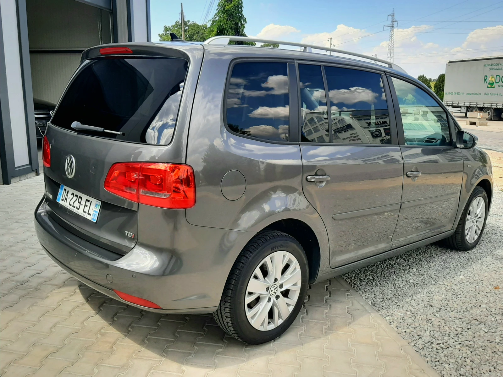 VW Touran 1.6TDI 6ск. LIFE EDITION* NAVI* ПАНОРАМА* FULL - изображение 4