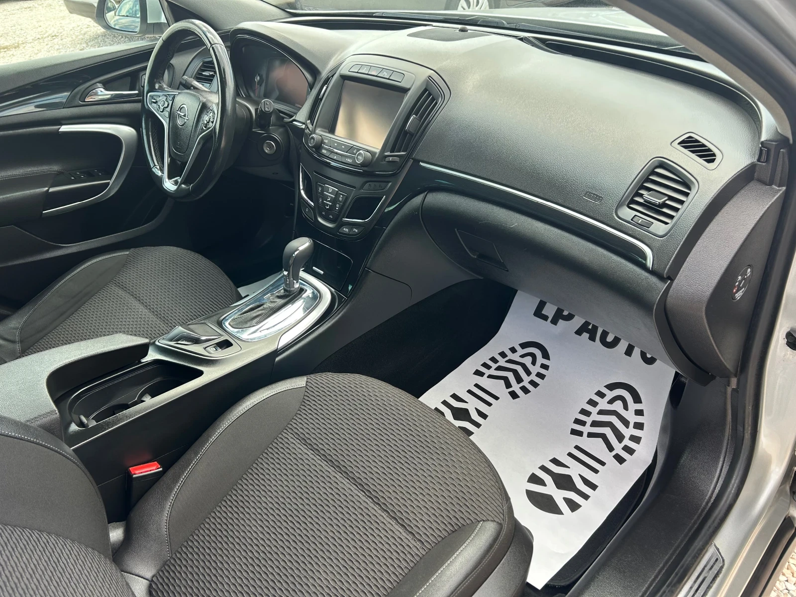 Opel Insignia SPORT-TOURER* Digital* Сервизна история*  - изображение 10