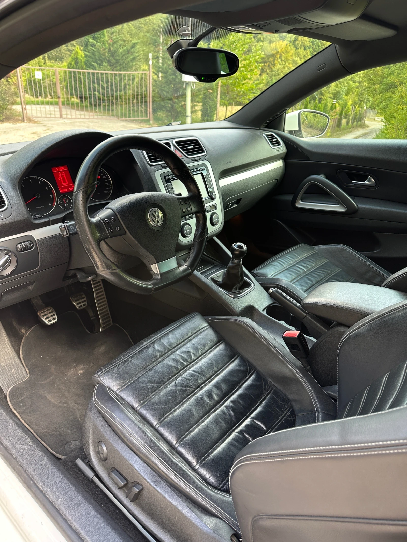 VW Scirocco 2.0TSI - изображение 9