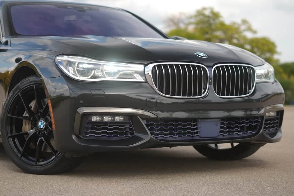 BMW 750 XDRIVE * * CARFAX * * АВТО КРЕДИТ * *  - изображение 3